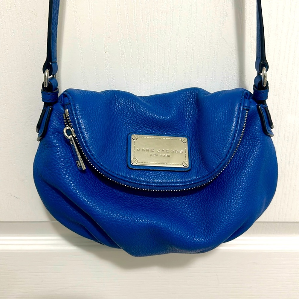 Marc Jacobs Women’s Blue Leather Small Crossbody in Great Condition 10”x8”